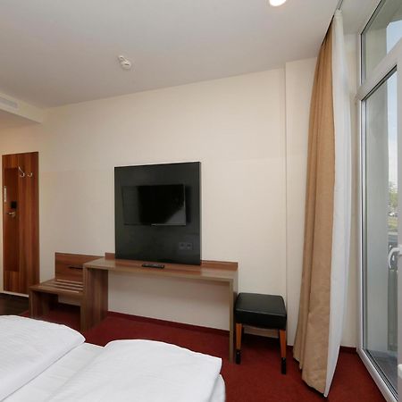 IBB Hotel Berlin-Airport Exterior foto