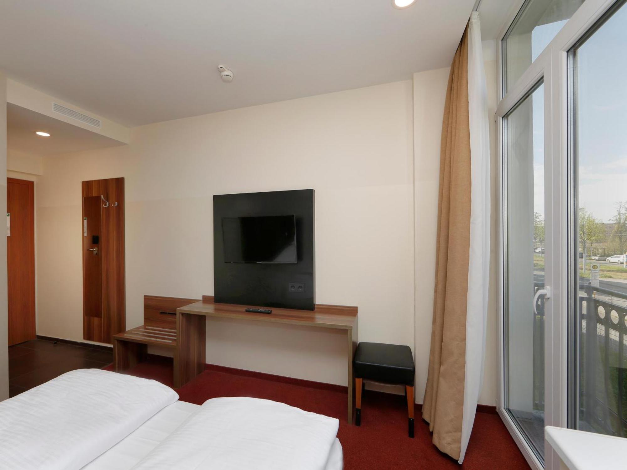 IBB Hotel Berlin-Airport Exterior foto