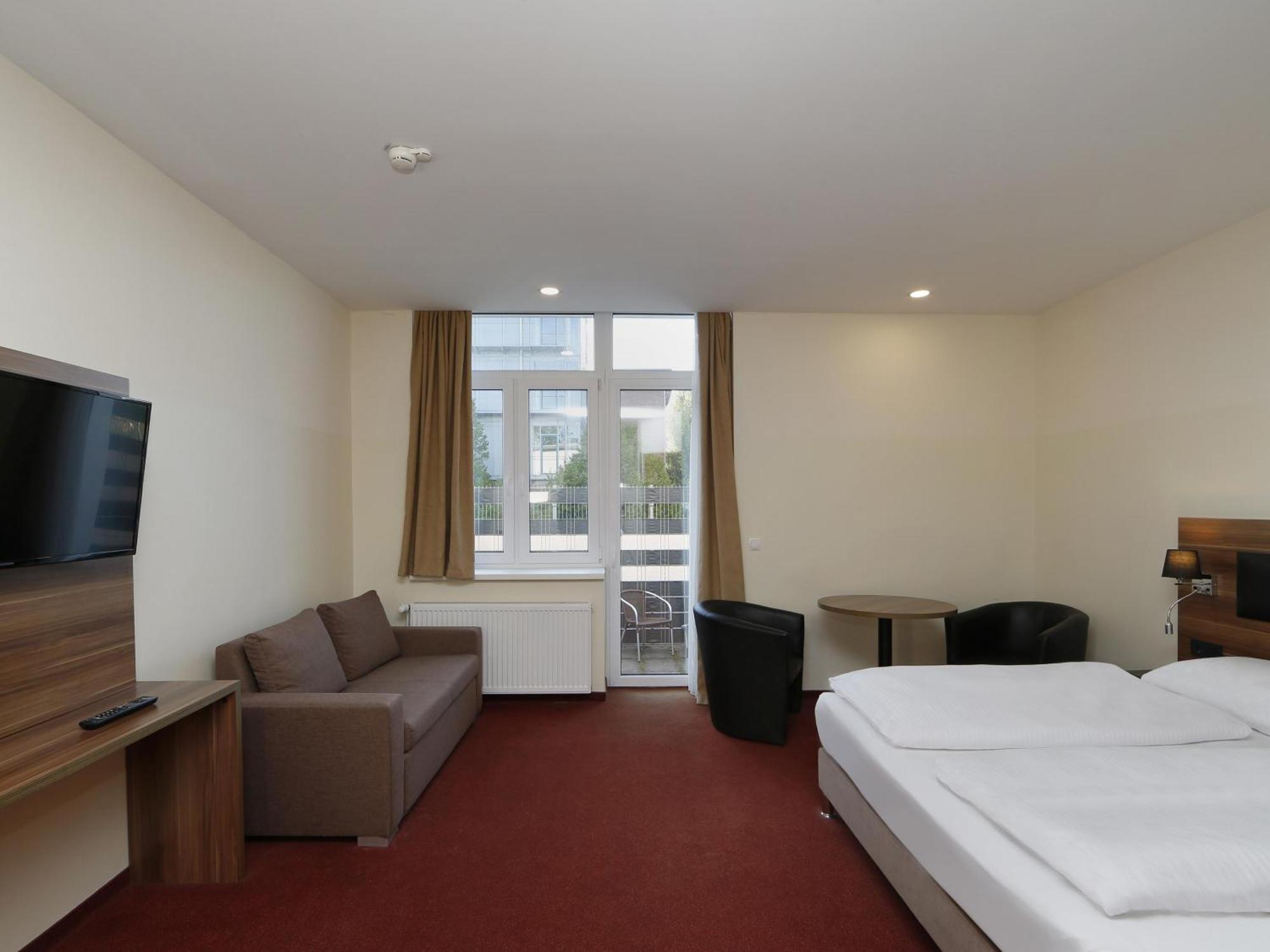 IBB Hotel Berlin-Airport Exterior foto