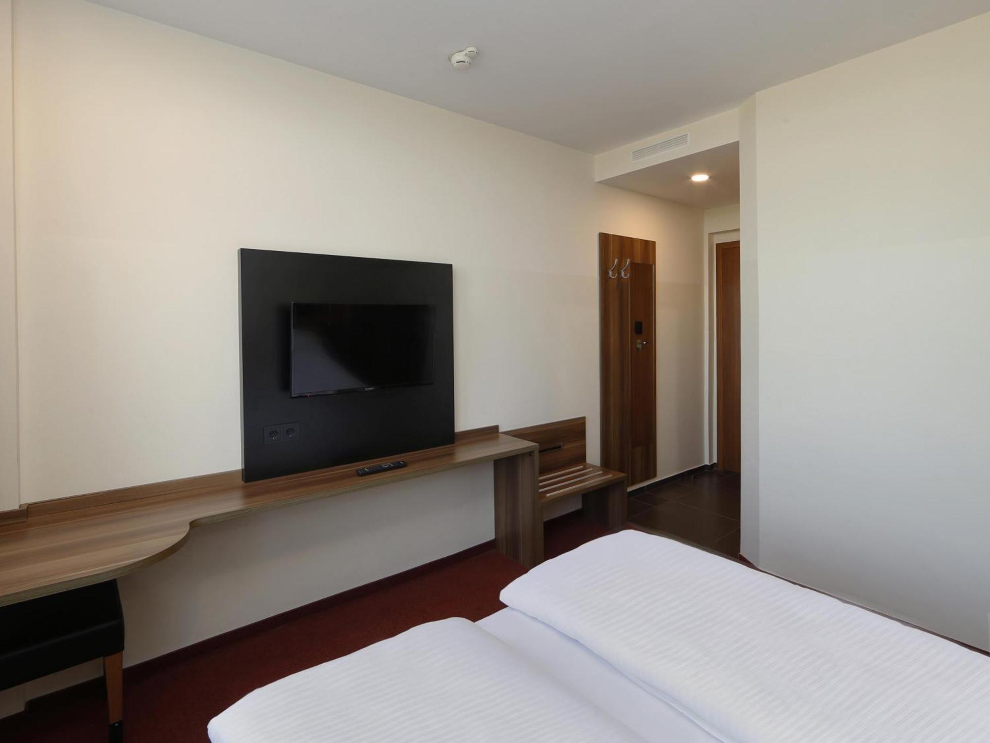 IBB Hotel Berlin-Airport Exterior foto