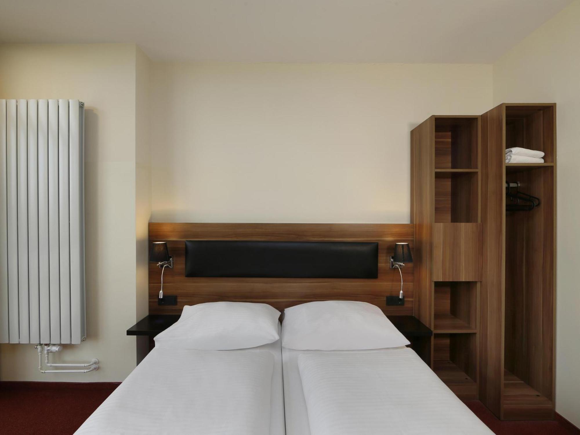 IBB Hotel Berlin-Airport Exterior foto
