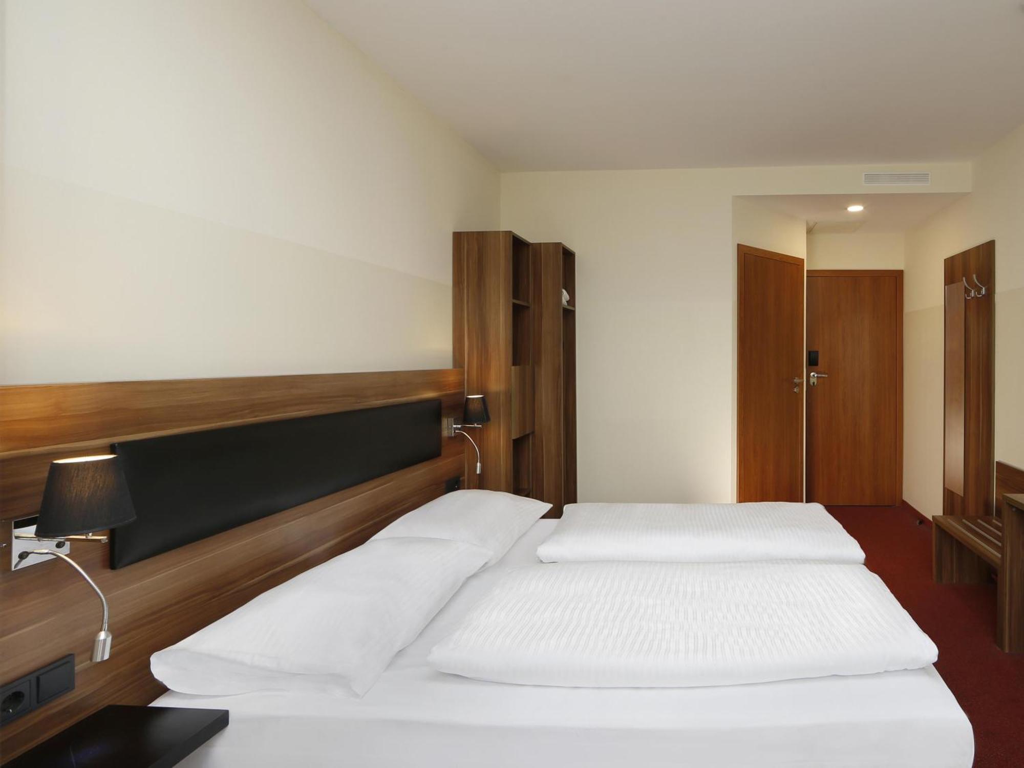 IBB Hotel Berlin-Airport Exterior foto