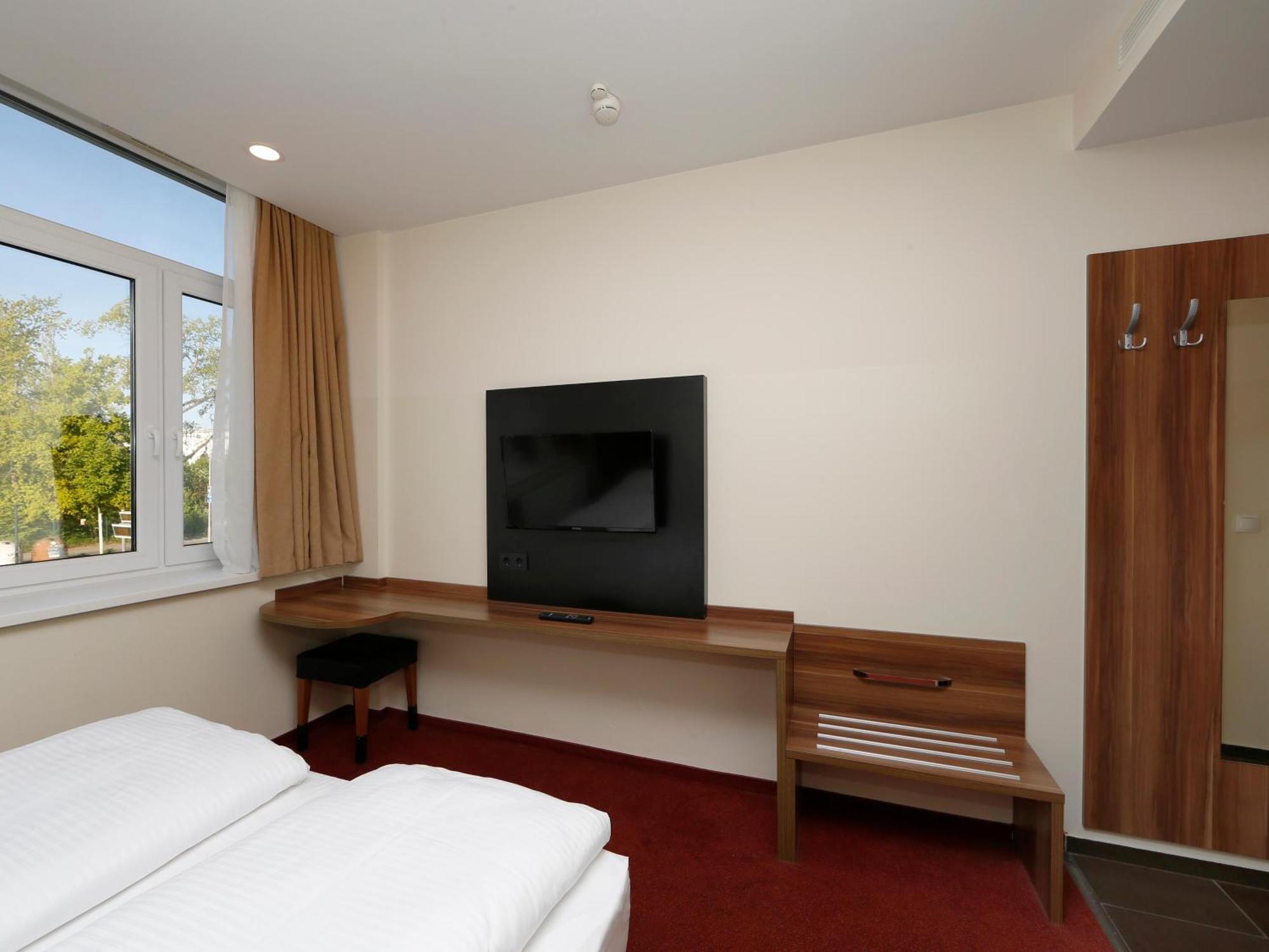 IBB Hotel Berlin-Airport Exterior foto