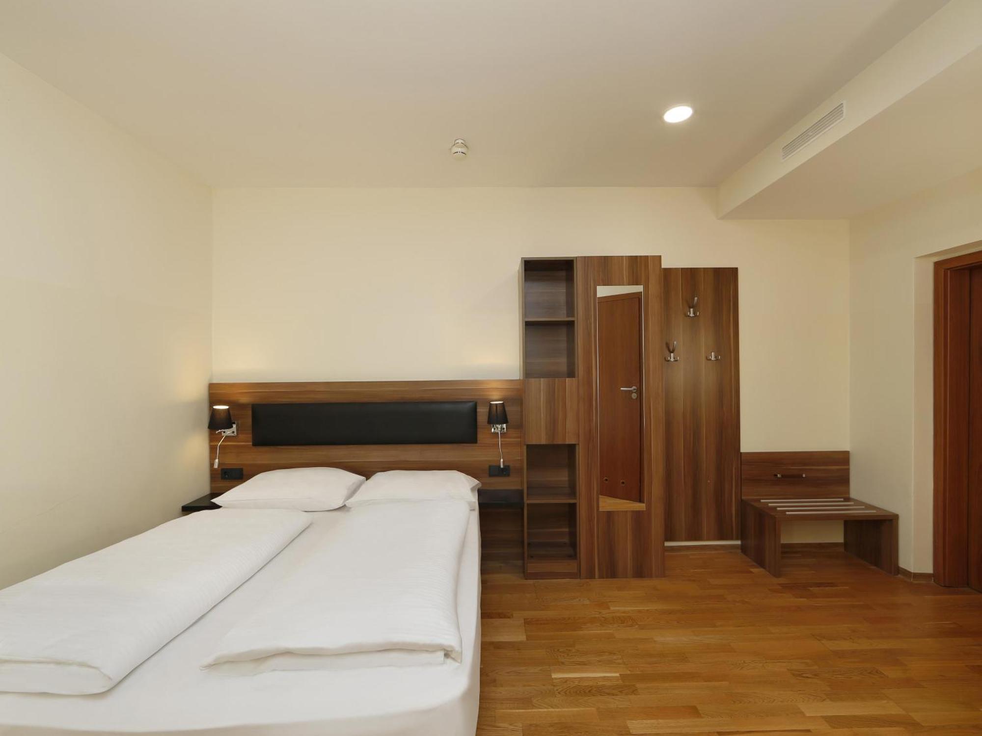 IBB Hotel Berlin-Airport Exterior foto