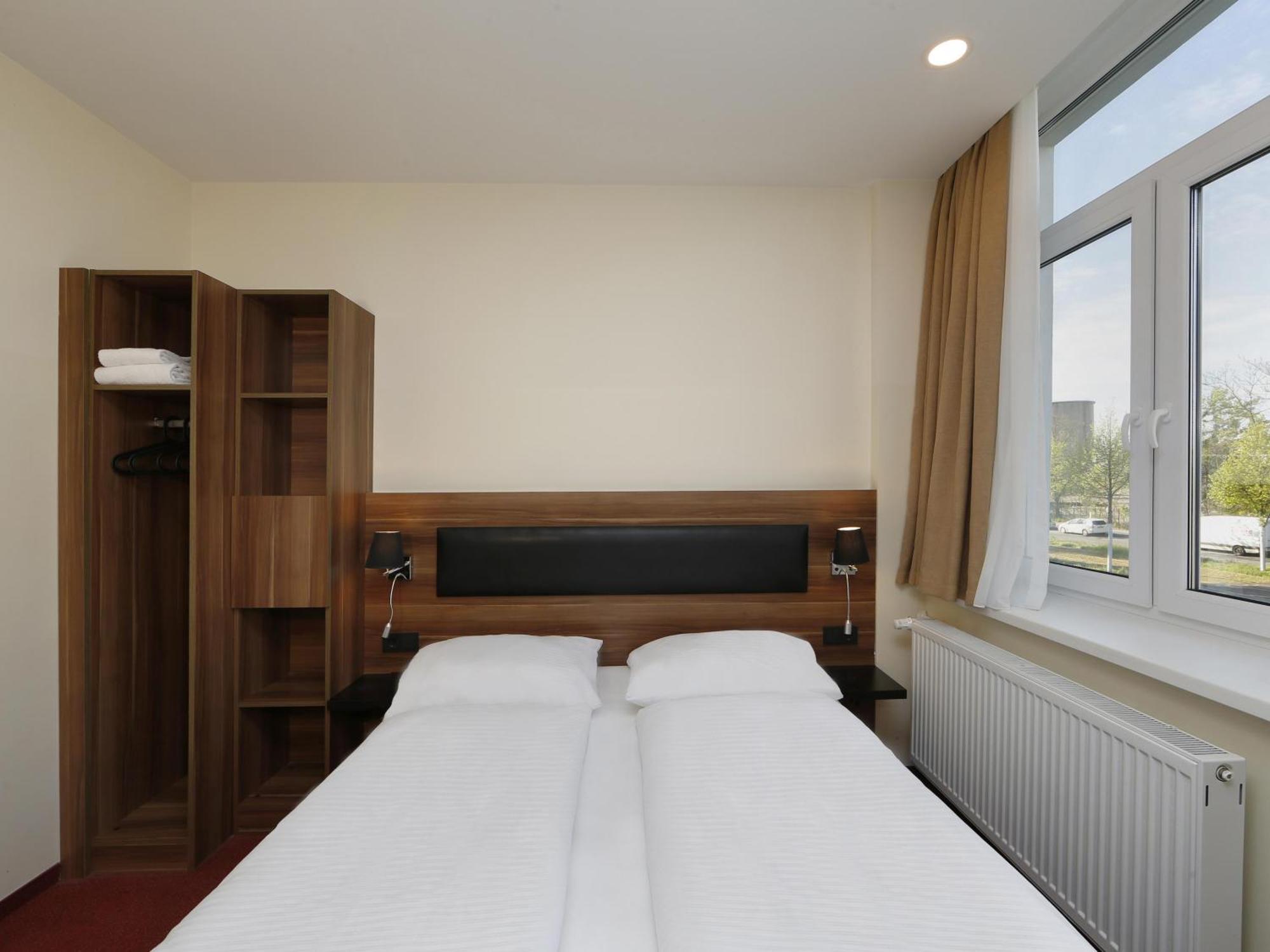 IBB Hotel Berlin-Airport Exterior foto