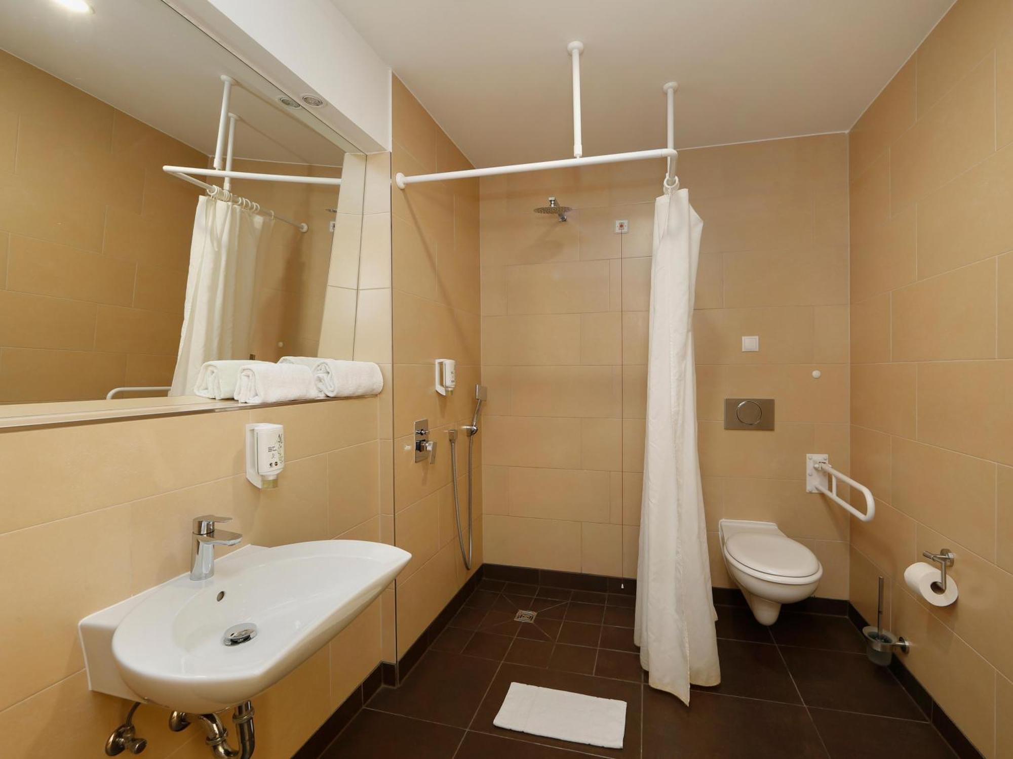 IBB Hotel Berlin-Airport Exterior foto